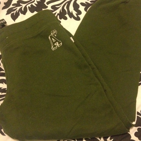 ❌🚫SOLD🚫❌Crop AERO Sweats! - Picture 3 of 3