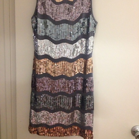Gray dress 👗 - Picture 2 of 3