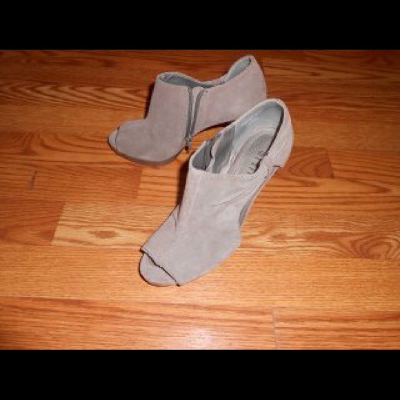 **SOLD** - Picture 2 of 4