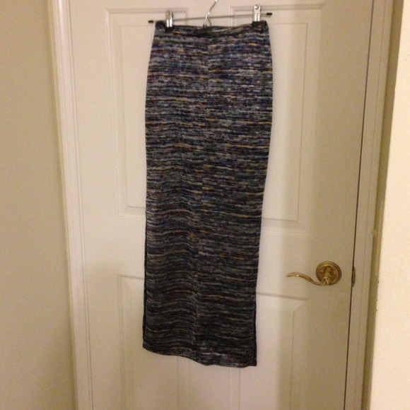💥SOLD💥 Urban maxi skirt with side slits. XS.