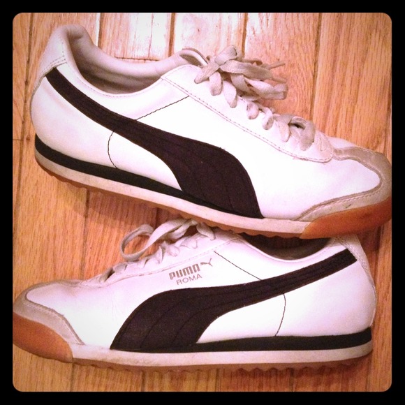 PRICE REDUCED! PUMA White leather!! EUC; size 7.5