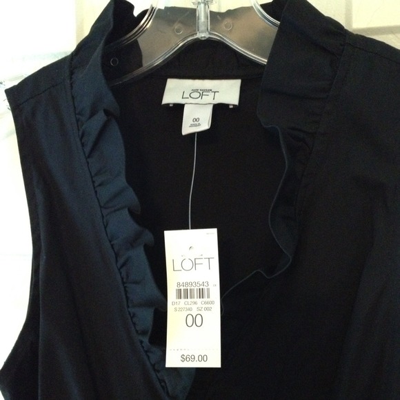 💢SOLD💢 Ruffle wrap dress from Ann Taylor Loft - Picture 4 of 4