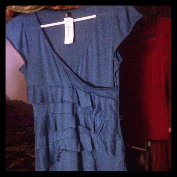 Cute teal ruffle shirt - Picture 1 of 1