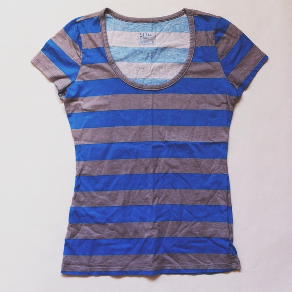 Scoop Neck - Picture 1 of 1