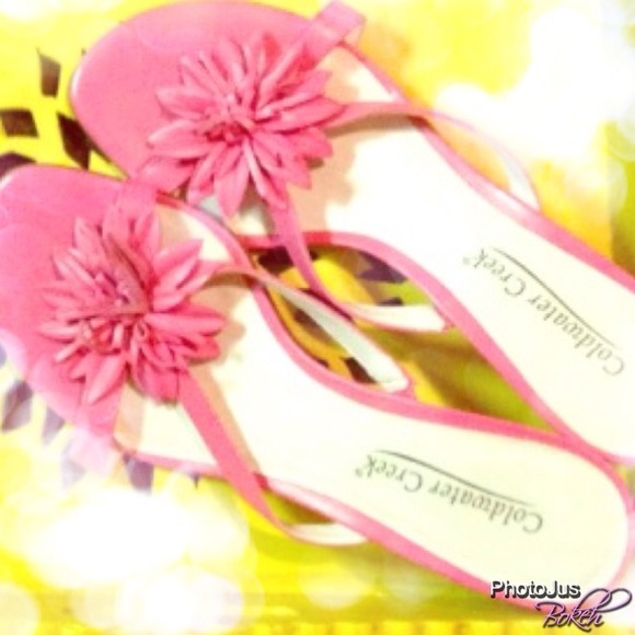 Coldwater Creek Peep Toe Heel with Leather Flower - Picture 3 of 4