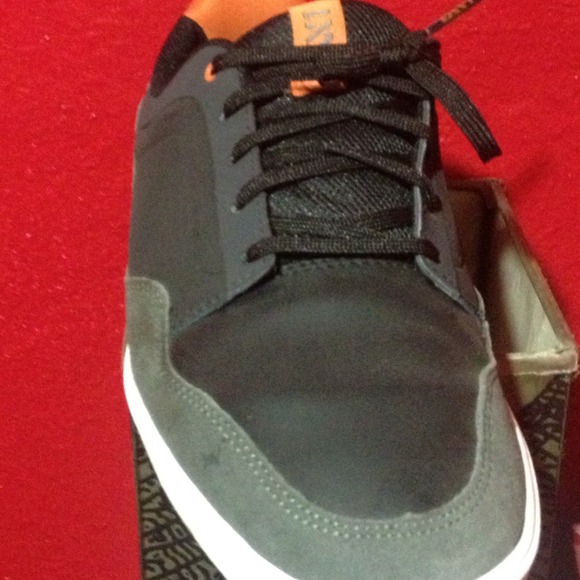 Vans LXVI - Picture 2 of 2