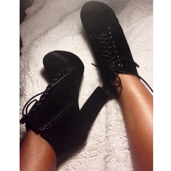 JC Suede Lita Boot Inspired Shoe - Picture 2 of 4