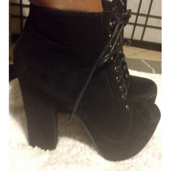 JC Suede Lita Boot Inspired Shoe - Picture 3 of 4