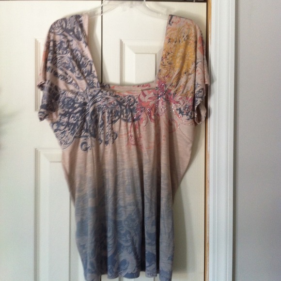 Super soft and light woman's summer blouse NWOT
