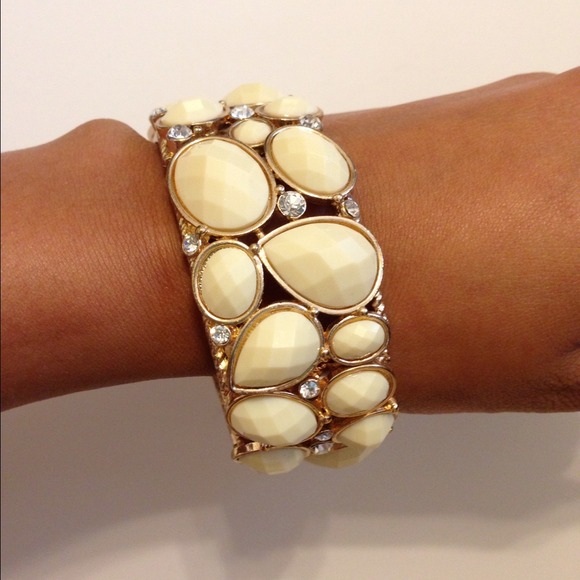 Cream & gold bracelet