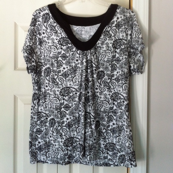 Black and white shirt, super soft WORN ONCE