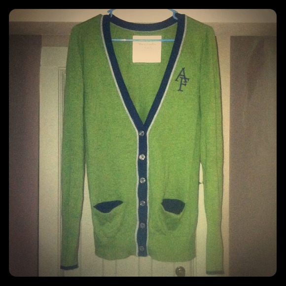 Never worn Abercrombie & Fitch button-up cardigan!