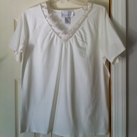 Susan graver white lace edged top NWOT NW