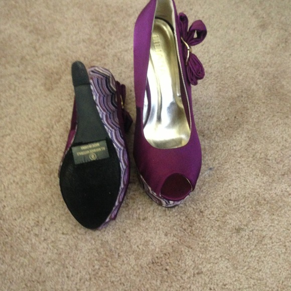 💰SOLD💰 in bundle**Purple Wedge Multi-color heel - Picture 3 of 4