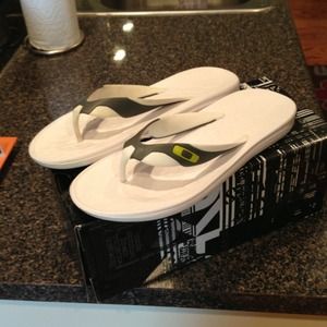 Oakley flip flops