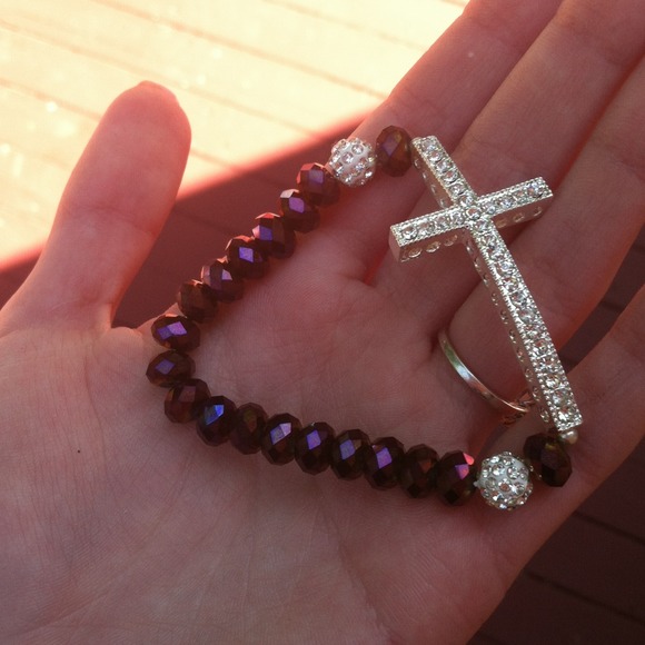 Horizontal cross bracelet in iridescent purple - Picture 1 of 4