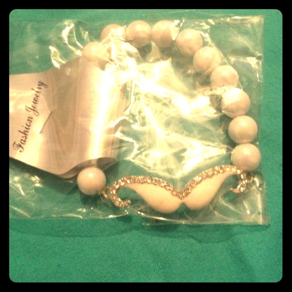 🚫Sold🚫Mustache bracelet :)