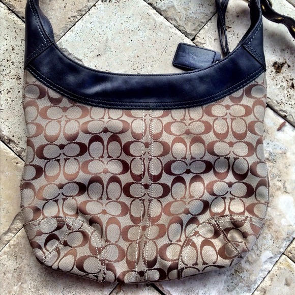❤❤SOLD❤❤ COACH SIGNATURE "BLEEKER" BAG!!!💜💜