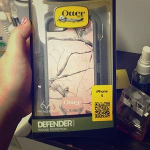 iPhone 5 pink camp otter box.