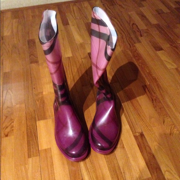 burberry rain boots. size: 39UK/8.5US worn twice... | Depop Original Burberry rain boots - never worn