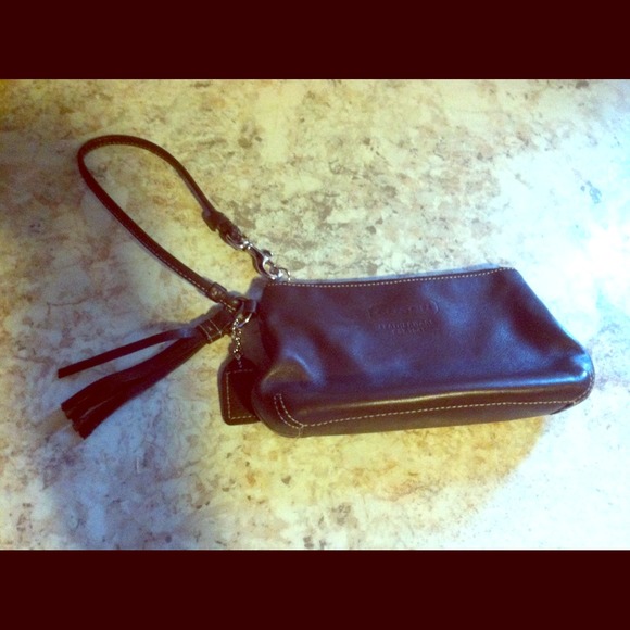 Authentic leather brown Coach wristlet. GUC!🎀