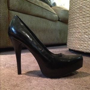 Really cute black platform pumps