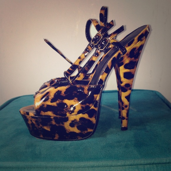 Forever 21 patent Leather Leopard Print Heels