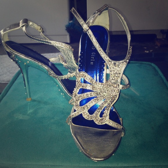 Gossip Girl NY Silver Studded Sandal.