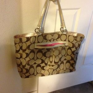 Coach large tote bag ..:)
