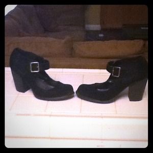 ⭐⭐REDUCED⭐⭐Black Retro Mary Janes!