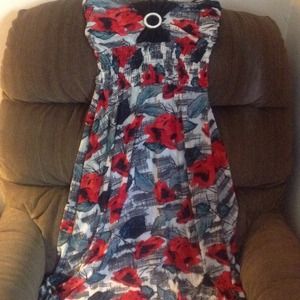 👗2 dresses and one top bundle.