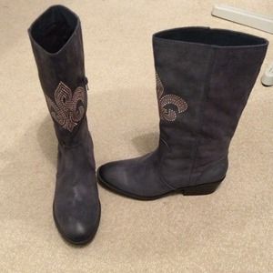 Size 8 Kathy Van Zeeland embellished boots.