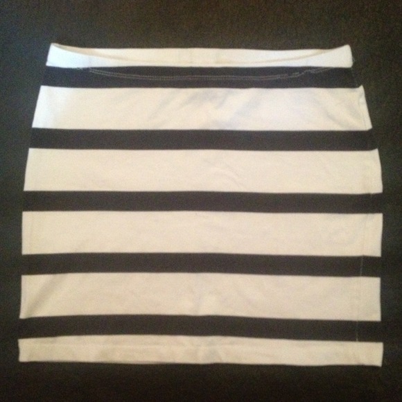 White and black striped H&M mini