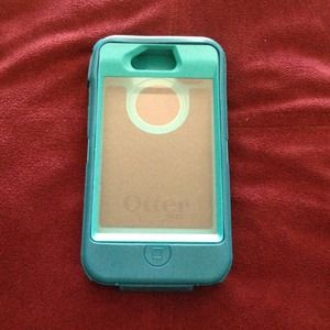 💥bundle reserve 7/5💥Otter box for iphone 4 .;)