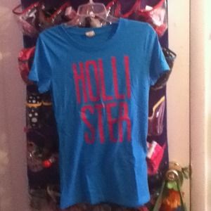 Blue hollister t shirt