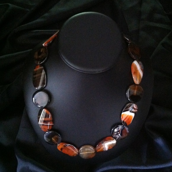 Gorgeous 24" agate necklace
