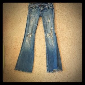 575 Distressed Jeans.