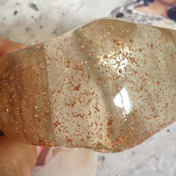 🎀Gifted🎀Beautiful resin cuff - Picture 3 of 4