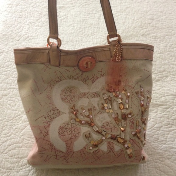 Coach limited edition seaside coral tote 🎀