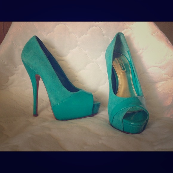 wild pair turquoise heels!