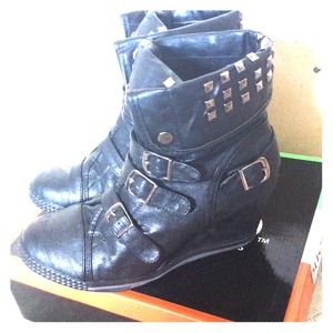 Bucco Odelia Wedge Sneakers