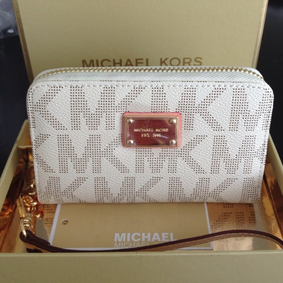 ✳Sold in a bundle ✳MK wristlet for iPhone 4,5