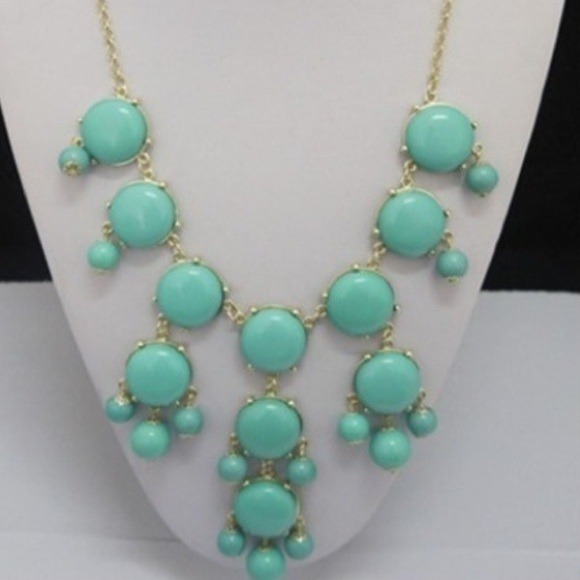 SOLD.   Turquoise bubble statement necklace. - Picture 3 of 3