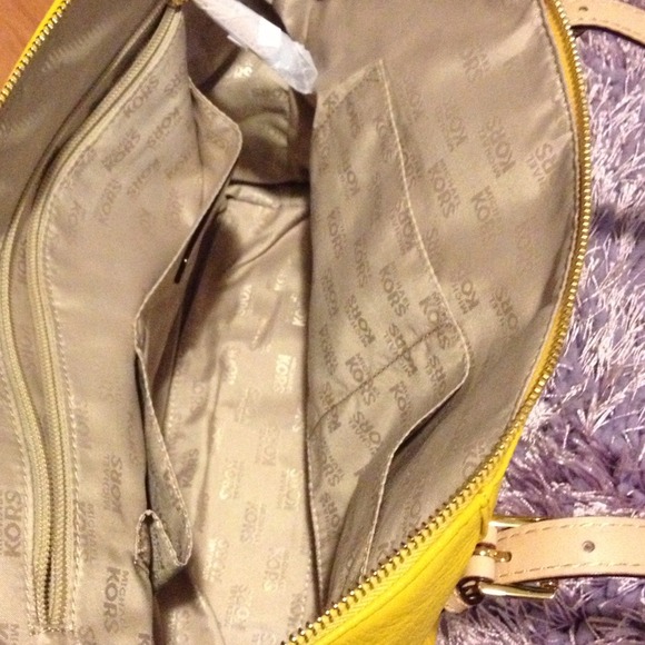 ๐ซSOLD on eBay๐ซ Authentic Michael Kors Tote - Picture 2 of 4