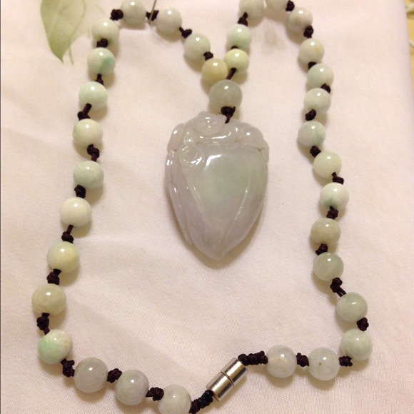 🌹This purple peaches necklace is real jade🌹