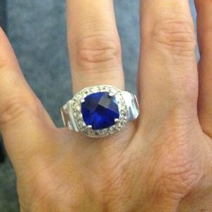 Fashion ring. Deep blue stone Size 5 🎈SALE 🎈