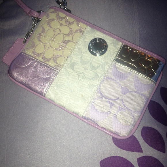 ❌SOLD❌Authentic Coach Wristlet - Picture 1 of 3