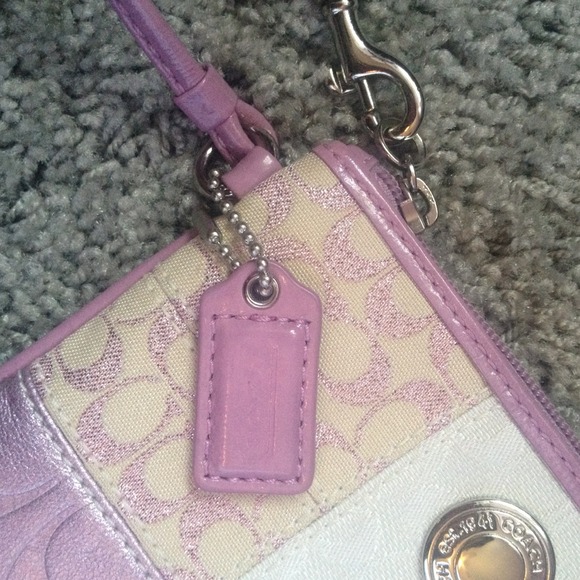 ❌SOLD❌Authentic Coach Wristlet - Picture 3 of 3