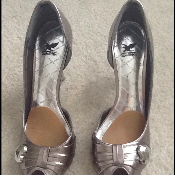 Heels - Picture 2 of 2