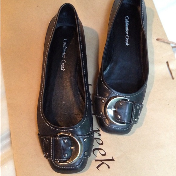 ❌SOLD❌ Basic Flat in Basic Black